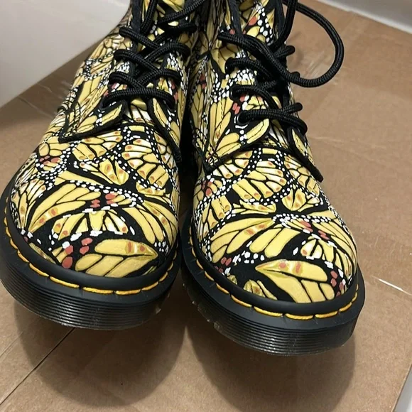 Dr Martens 1460 Butterfly Print Suede Lace-Up Boots Size 7 NWT - Picture 11 of 15